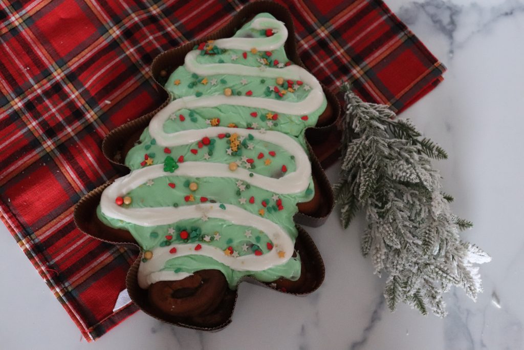 Cinnamon Roll Christmas Tree